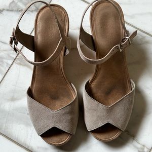 Aerosols Suede Beige Wedge
